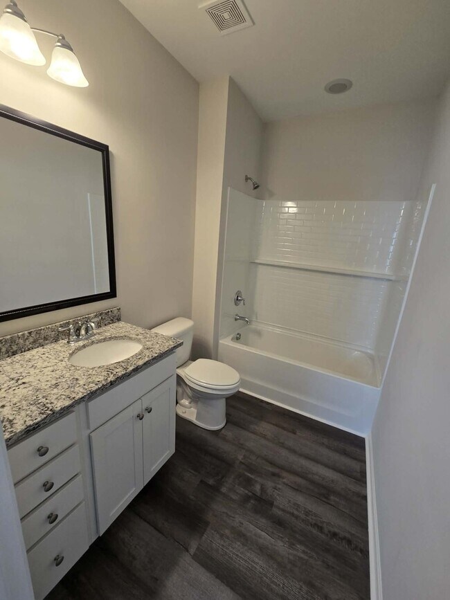 Building Photo - 966 Manitou Cir