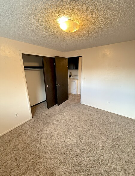 Building Photo - 1405 E 16th St