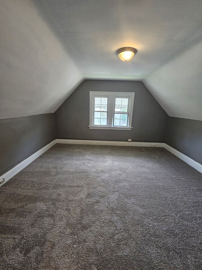Building Photo - Freshly Updated 3 Bedroom Home in Slavic Village