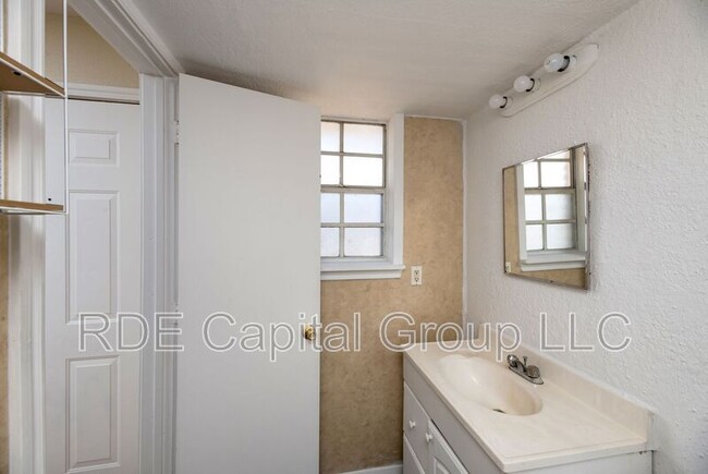Building Photo - 4525 Columbia Ave