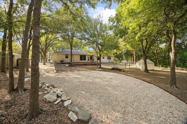 Building Photo - 10319 Old Manchaca Rd
