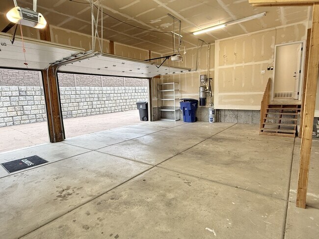 Building Photo - 14328 S Log Home Ln