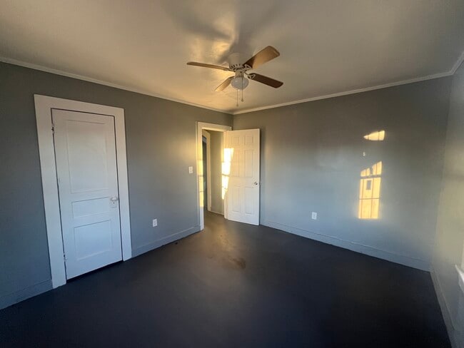 Building Photo - 1200 W Pleasure Ave