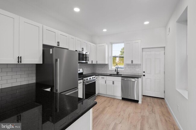 Building Photo - 3943 Dell St