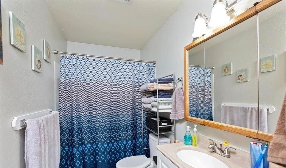 Bathroom - 8000 E 10th Ave