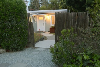 Building Photo - 2835 Whipple Ave