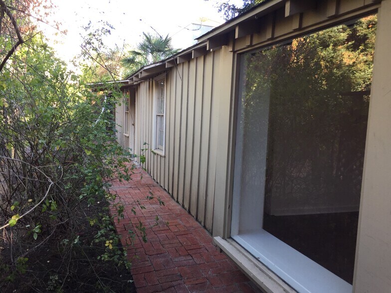 Building Photo - 2609 Dana St