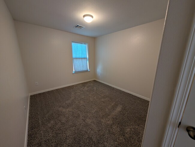 Building Photo - 517 La Entrada Cir