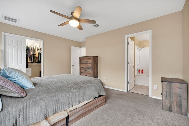 Building Photo - Charming 3 Bed 2.5 Bath Home in Woodlake Meadows Community