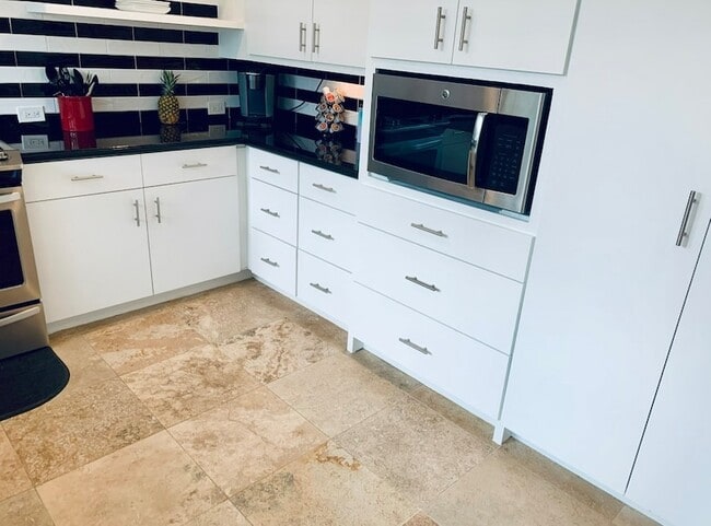 Building Photo - 5739 Henniker Dr