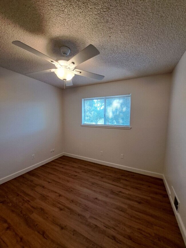 Building Photo - Beautiful Single-Level Fresno Home | 3 Bed...