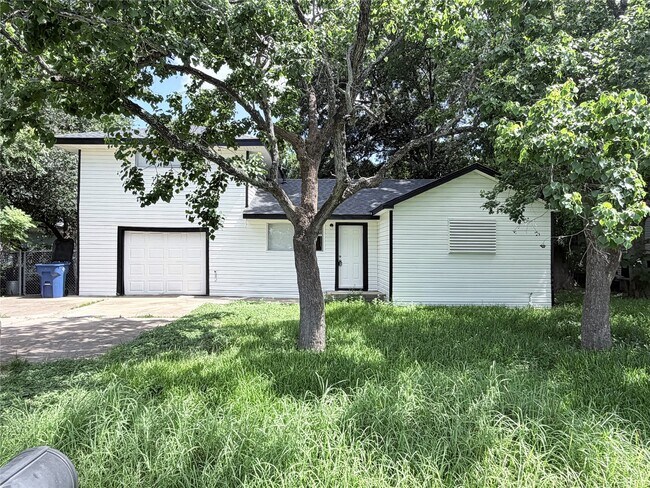 Building Photo - 2428 19th Ave N