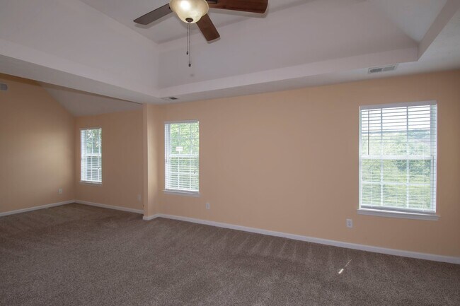 Building Photo - Impressive 3 Bed, 2.5 Bath Home