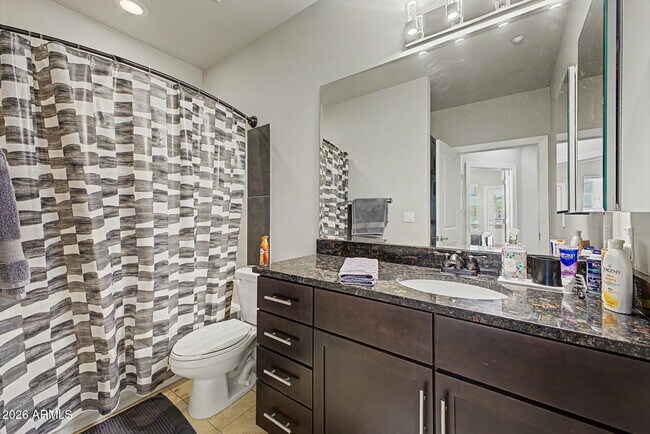 Building Photo - 945 E Playa Del Norte Dr