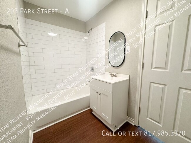 Building Photo - 203 Park St