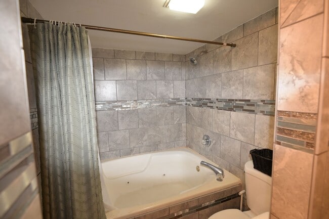 Building Photo - First Floor Condo in Norfolk