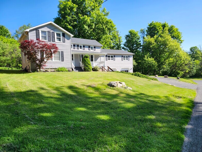 Building Photo - 829 Crow Hill Rd