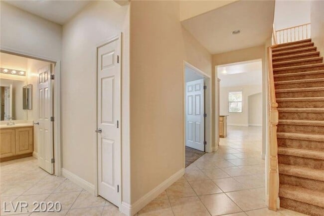 Building Photo - Gorgeous Southern Highlands 3 bedroom + loft and office with a sparkling pool!