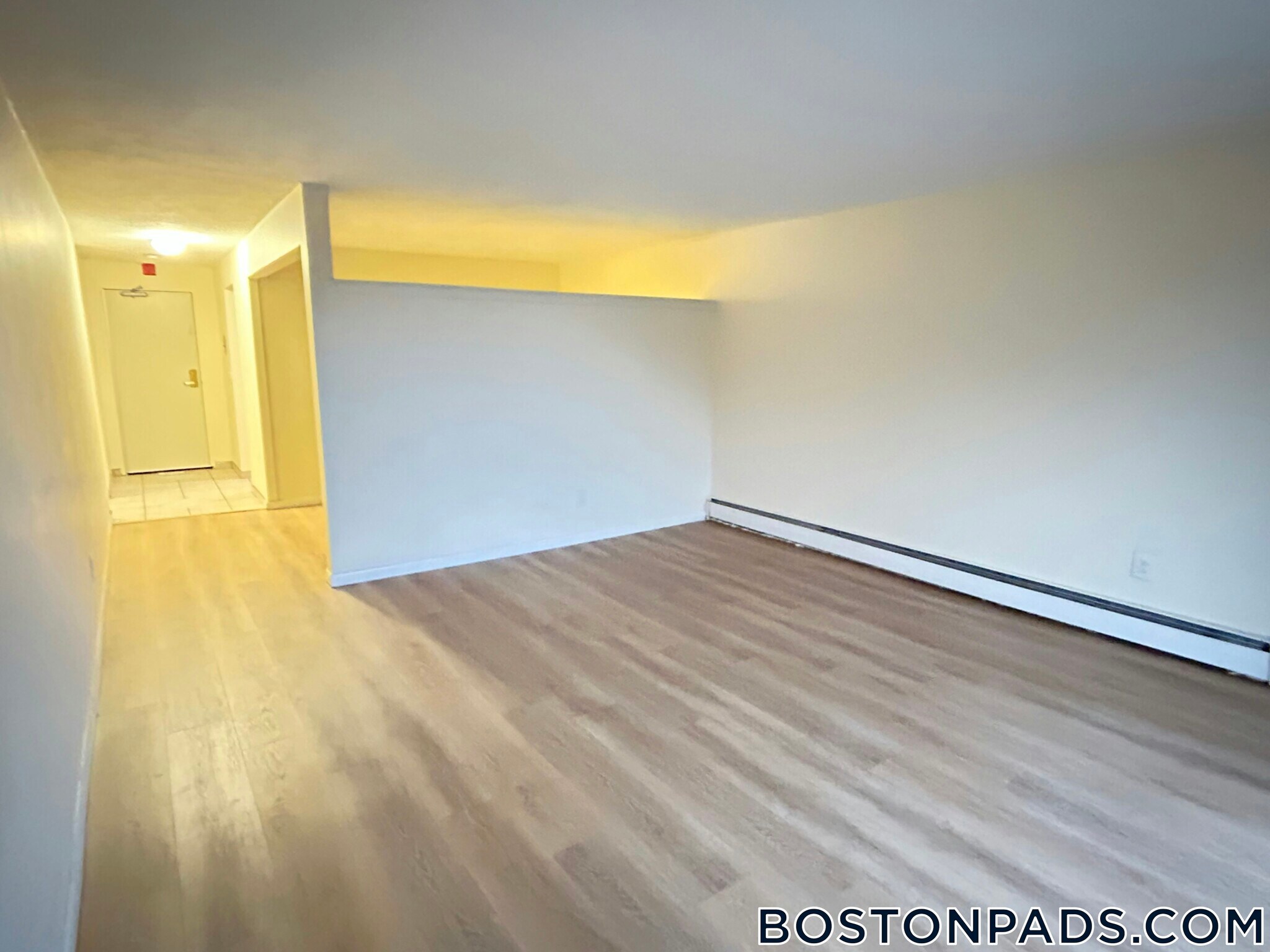 Building Photo - 24 Whites Ave