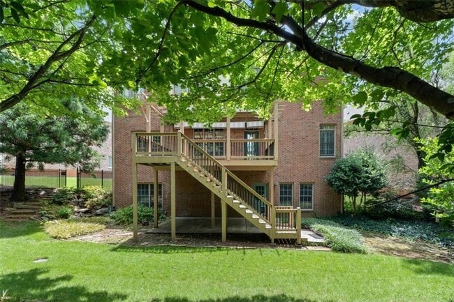 Building Photo - 350 Wembley Cir