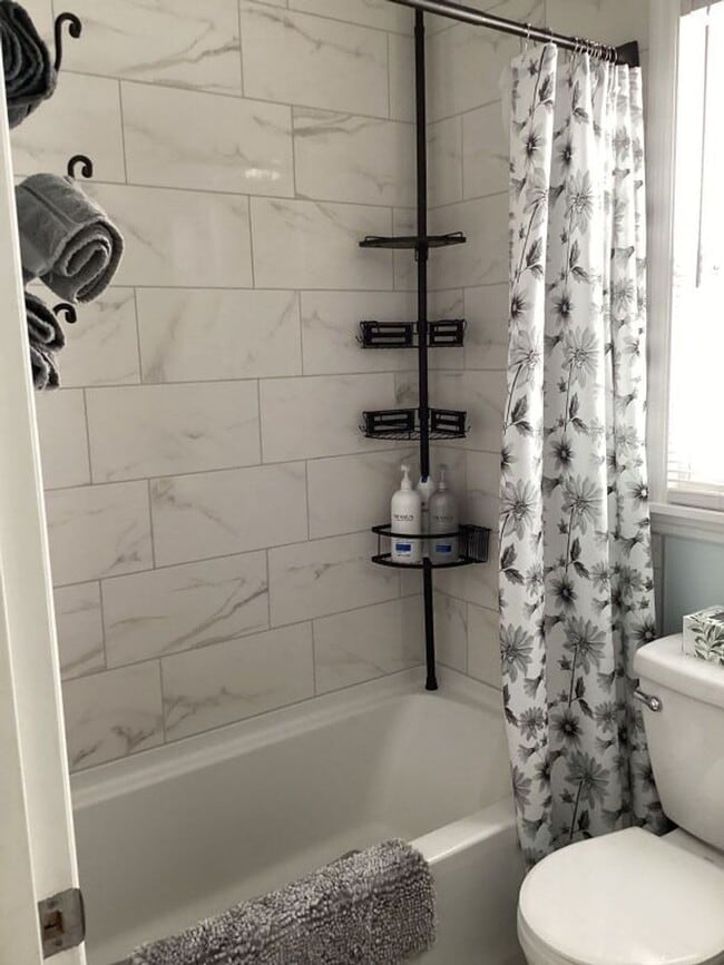 Building Photo - 6+ MONTH RENTAL-Temporarily discounted to $3000 for this season!