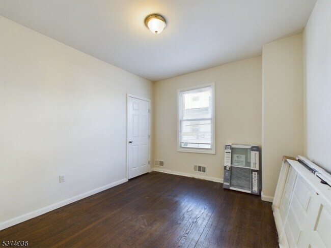 Building Photo - 255 S 19th St