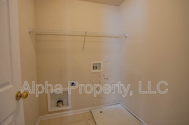 Building Photo - 111 Shairpin Ln