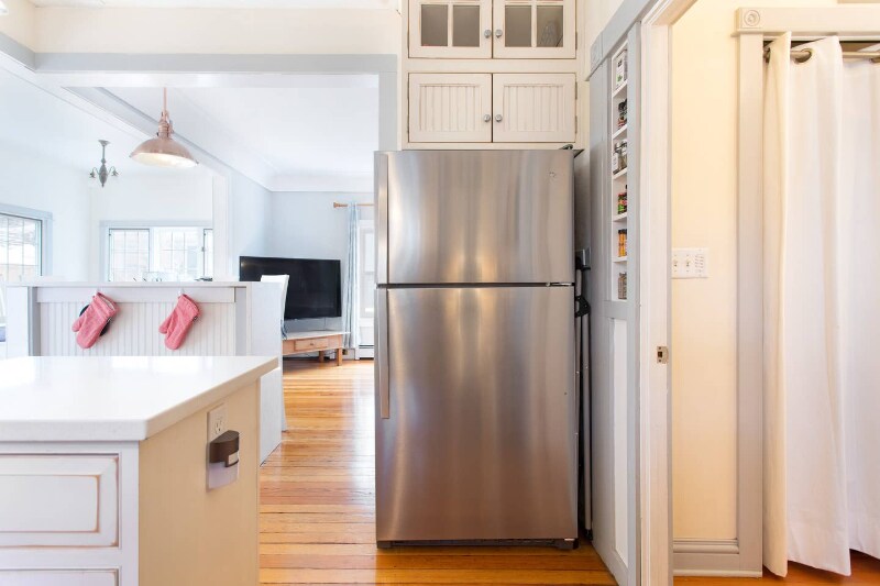 Building Photo - 2542 Pine St