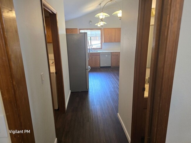 Building Photo - Amazing 3 bedroom home