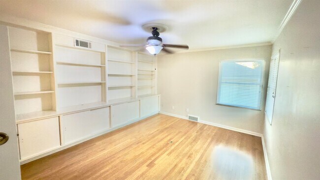 Building Photo - 5209 Walnut Grove Rd