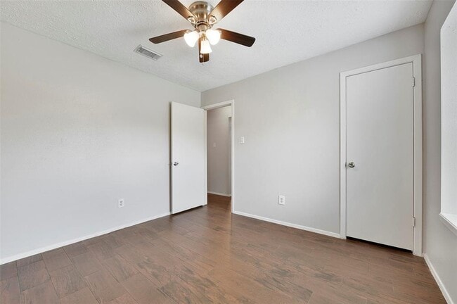 Building Photo - 2502 Ewell Dr