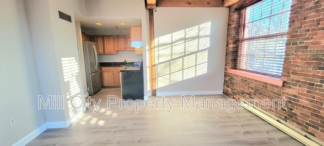 Building Photo - 335 Cypress St