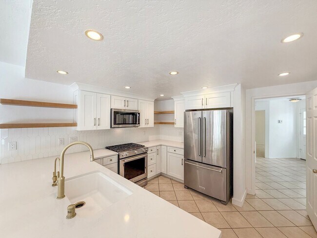 Building Photo - Great 3B/3BA House in Carmel Valley!