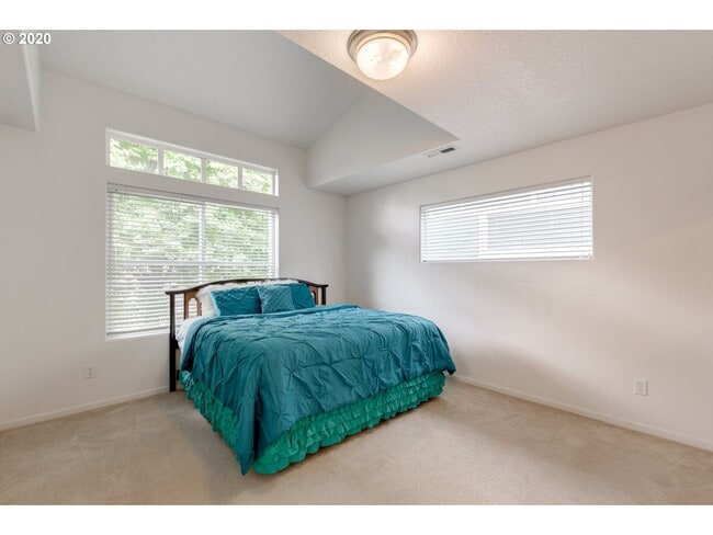 Building Photo - Amberglen Neighborhood 3 Bed 2.5 Bath Townhome w/ Garage, A/C, Washer & Dryer~ Convenient to ONPR...