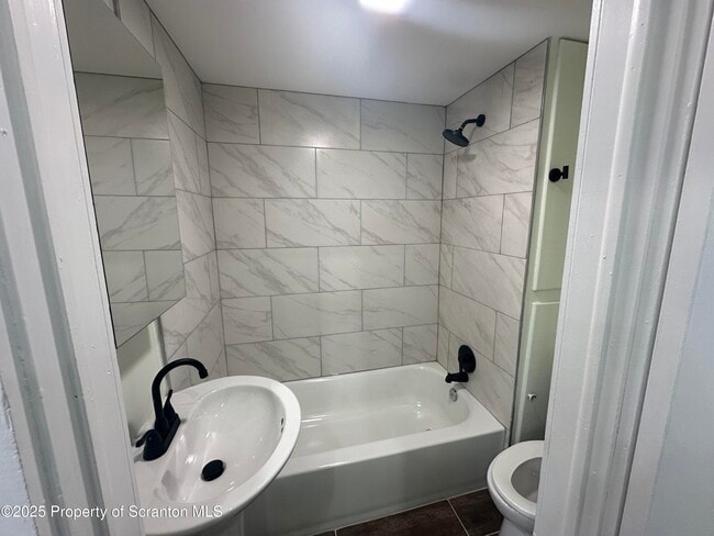 Building Photo - 1264 S 6th Ave