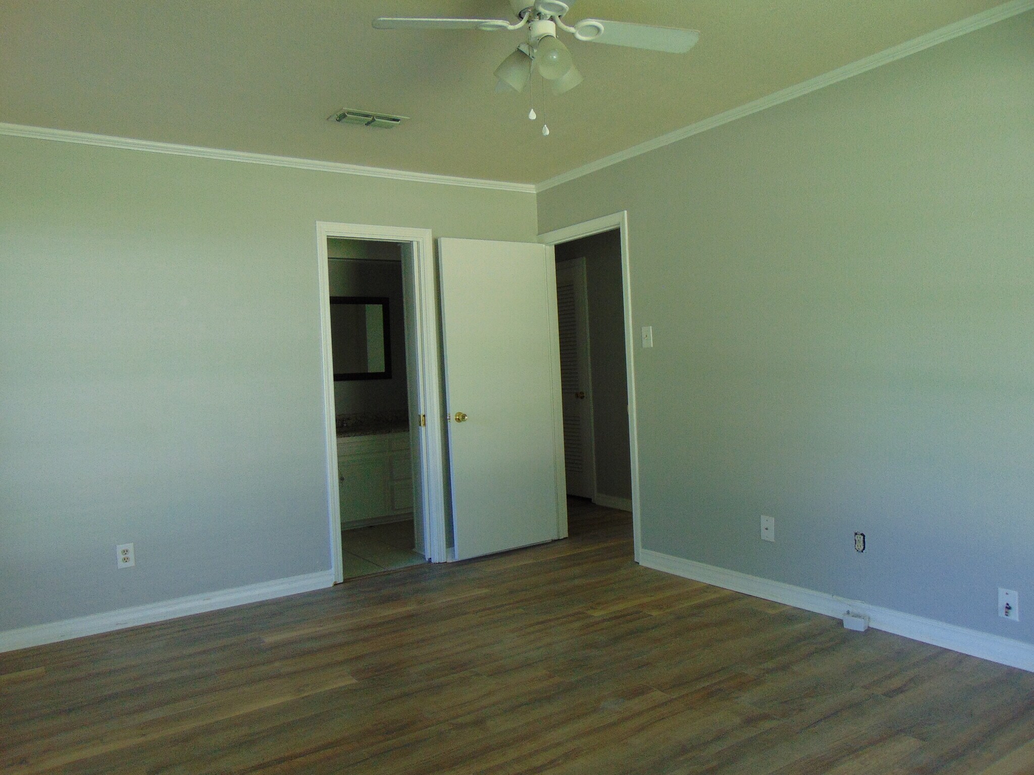 2nd bedroom opposite view. Has access to hall bathroom. - 8642 W Wilderness Way