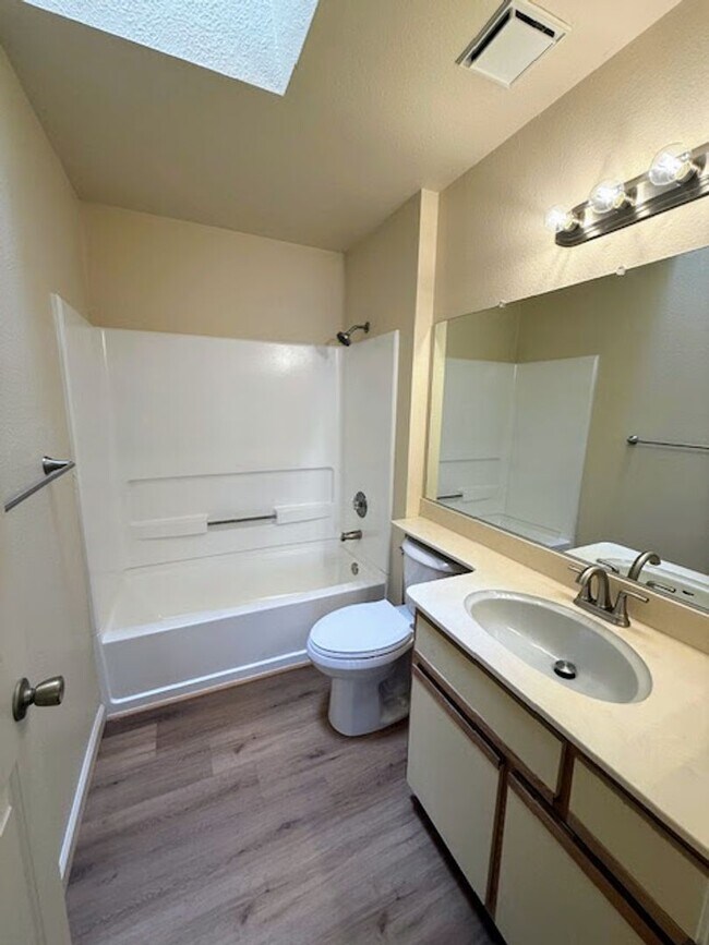 Building Photo - 1295 Alicia Cir