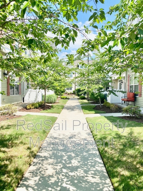 Building Photo - 208 Fishers Ct