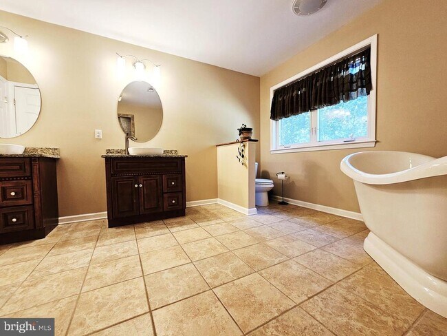 Building Photo - 5641 Scottish Highlands Cir