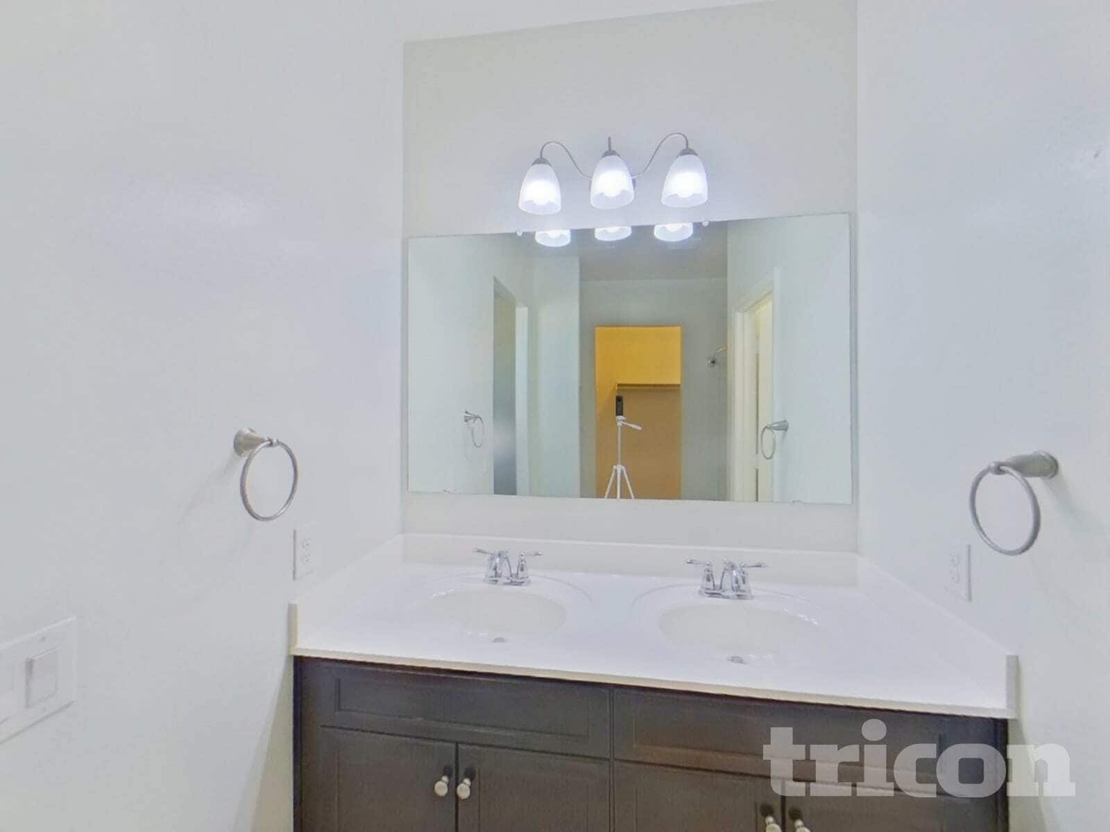 Building Photo - 31074 W Amelia Ave