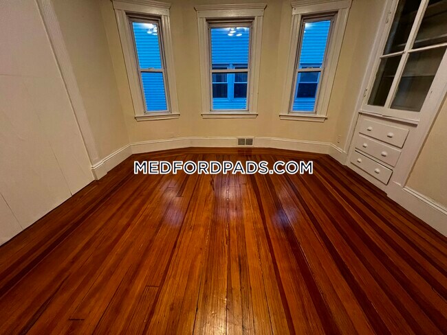 Building Photo - 128 Princeton St