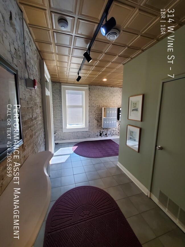 Building Photo - Unique 1BD/1BA Loft Style Condo