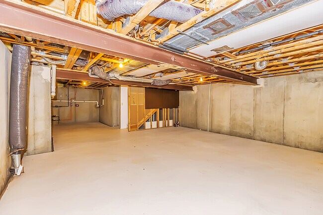 Building Photo - 2 Adams Ln