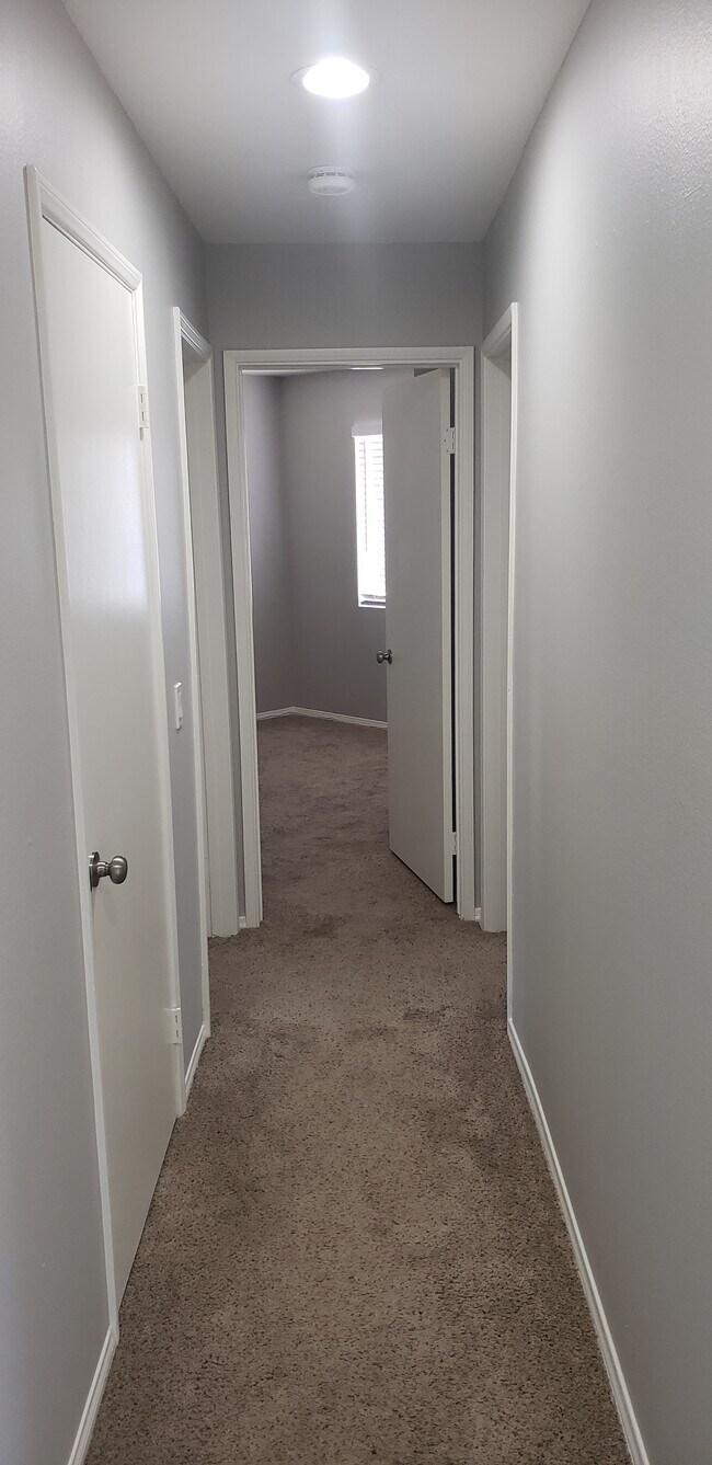 Building Photo - 3185 Los Robles Rd