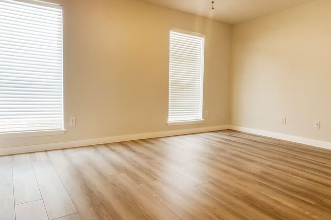 Building Photo - 21403 Hadrian Dr