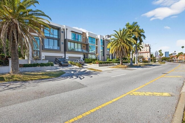 Building Photo - 94 W Davis Blvd