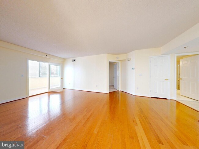 Building Photo - 1045 N Utah St