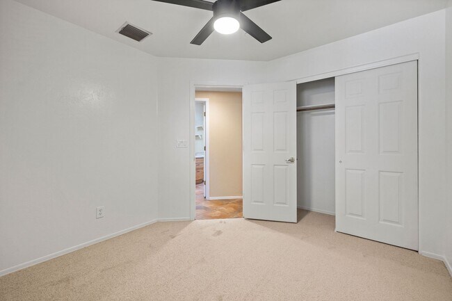 Building Photo - Santa Fe Home in Silverado Hills with Pool!