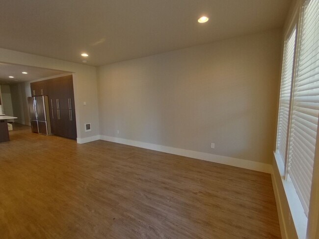 Building Photo - 325 NW 21st St