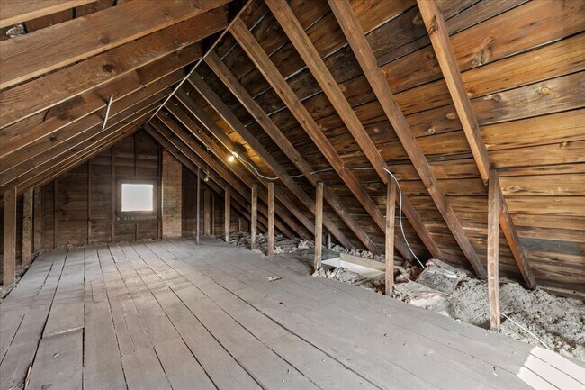 Building Photo - 2816 Clermont Ave